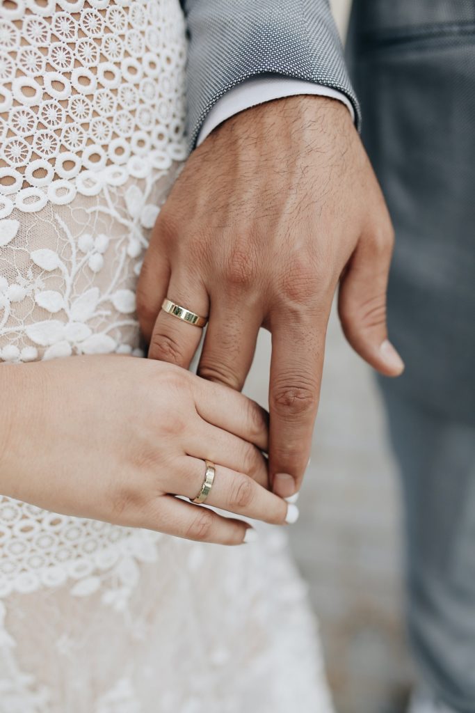 Plain Gold Wedding Rings for Couple