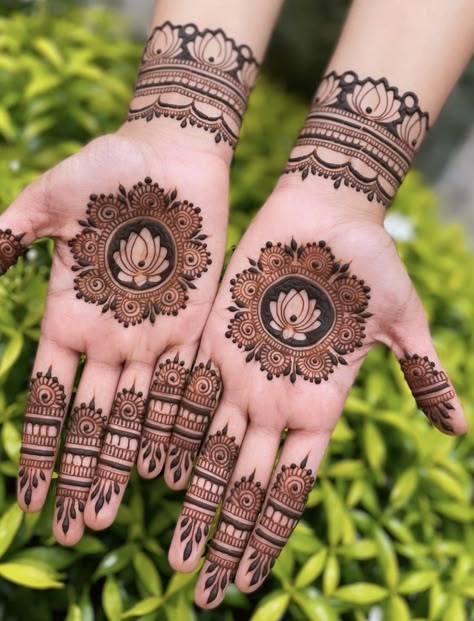 The Simple Wrist Garland
