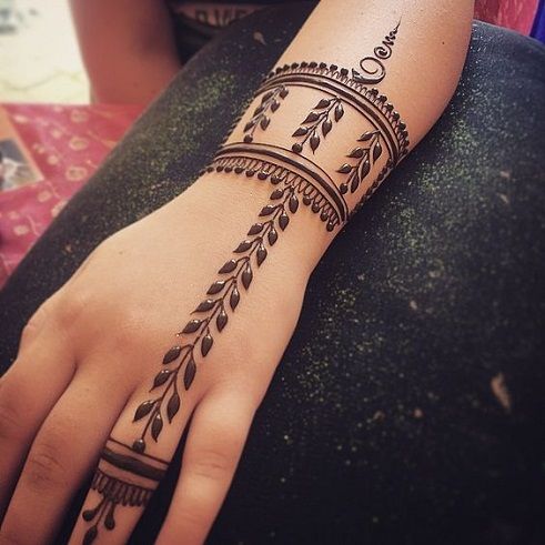 Bracelet-Style Front Hand Mehndi